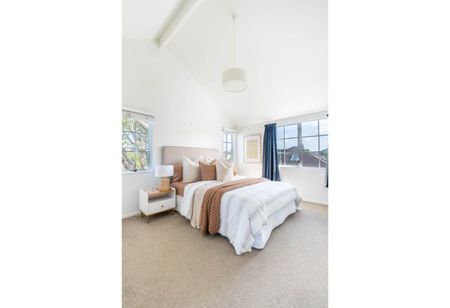 Family home in Double Grammar Zone - Photo 5