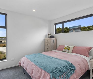 Modern 3 Bedroom Townhouse in Sydenham - Photo 4