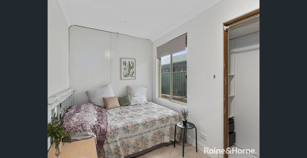 SPACIOUS HOME READY FOR YOU TO MOVE IN AND ENJOY!! - Photo 1