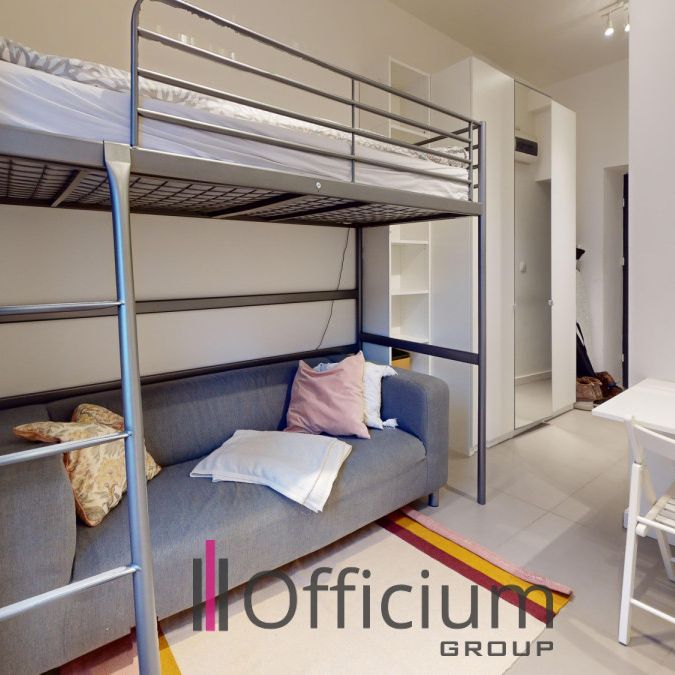 Kawalerka w kamienicy na Pradze Płd. - Photo 1