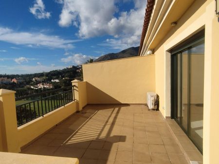 Atico en alquiler en Cortijo de Torrequebrada, Benalmadena - Photo 2