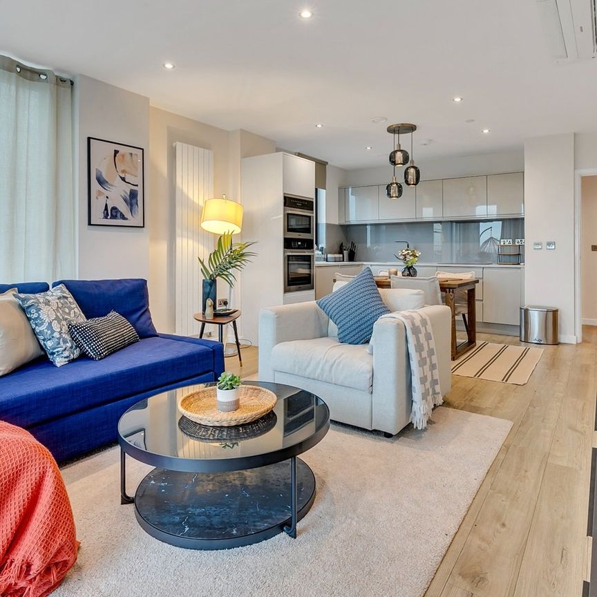 2 Bed Flat, Centric Close, NW1 - Photo 1