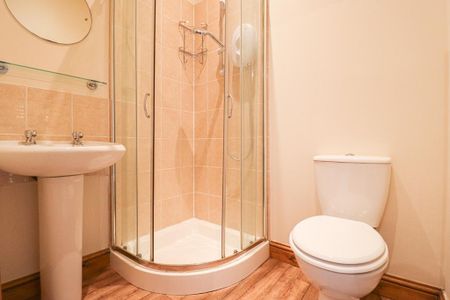 3 bedroom semi-detached house to rent - Photo 2