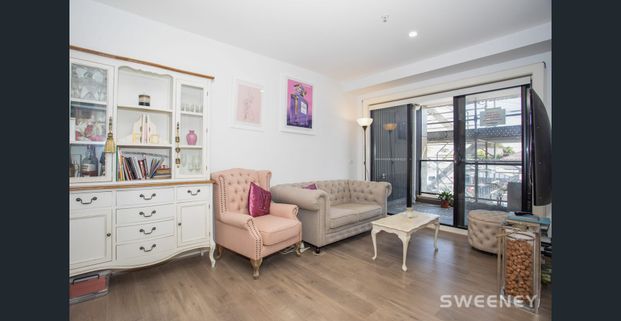 Elegant, beautiful two bedroom home - offering luxuries living - Photo 1