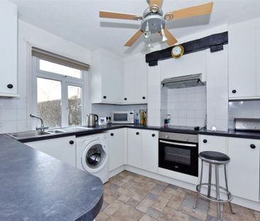 3 bedroom end of terrace house to rent - Photo 3