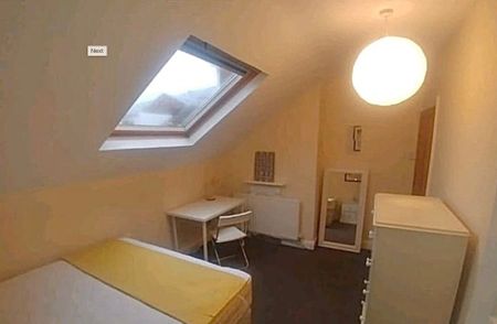 4 Bed - 9 Wetherby Grove, Burley, Leeds - LS4 2JH - Student - Photo 4