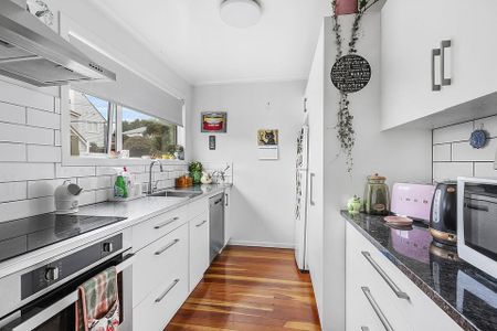 Reno'd ground floor, great Northland location - Photo 3