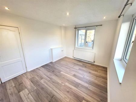 2 bedroom property to rent - Photo 3