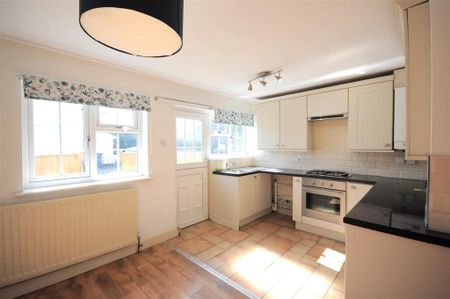 3 bedroom semi-detached house to rent - Photo 2