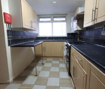 3 bedroom property to rent in Ilford - Photo 2