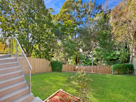 Spacious duplex home... - Photo 2