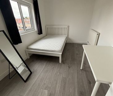Room in a Shared House, Filton Avenue, BS34 - Photo 6