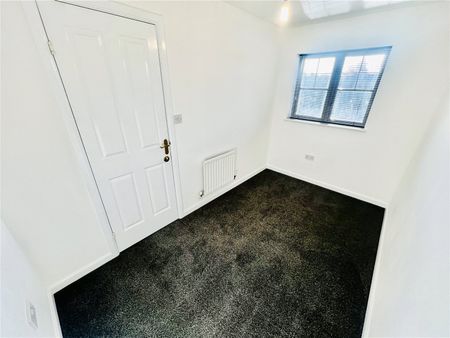 2 bedroom property to rent The Gardens, Middleton, Leeds, LS10 - Photo 3