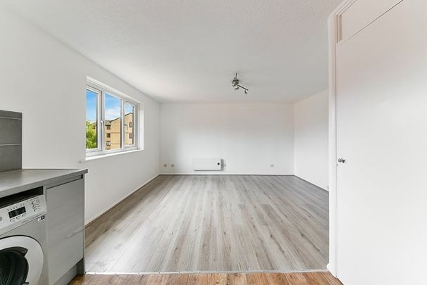 2 Bed Flat, Henderson Court, SE14 - Photo 1