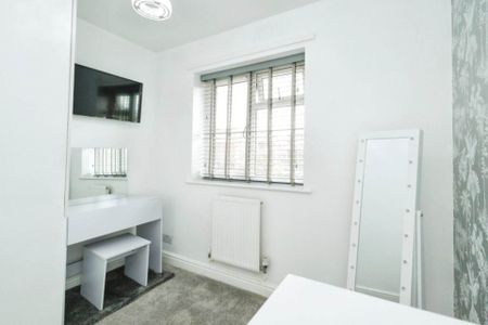 Goodwood Drive, Oldham, Stoneleigh Park - Photo 5