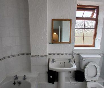 3 bedroom terraced house to rent - Photo 6