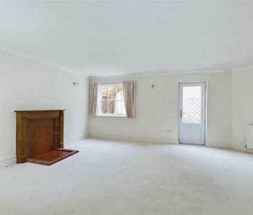2 bedroom end of terrace house to rent - Photo 2