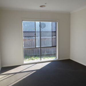 8 Morfesse Street, South Morang. - Photo 3