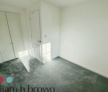 Lie Field Close - Photo 5