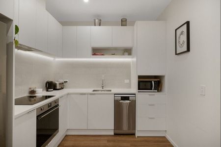 2-bedroom apart., pool, views, flex move in date - Photo 2