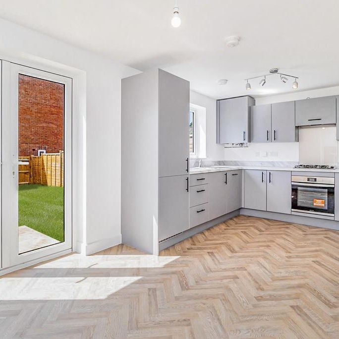3 bedroom semi-detached house to rent - Photo 1