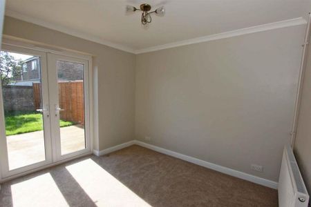 1 bedroom end of terrace house to rent - Photo 2