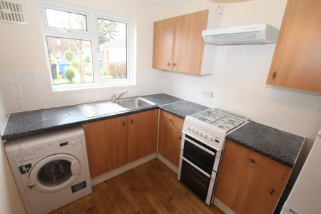 Marston Road, Woking - 2 bedrooms Property for lettings - Seymours - Photo 2