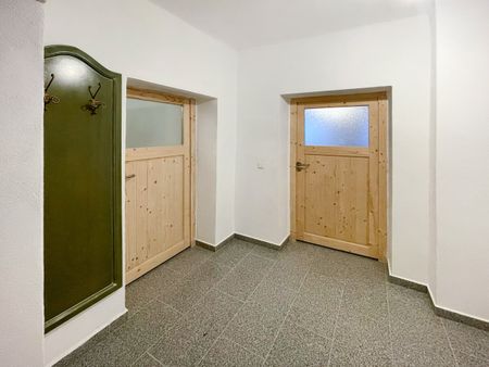 Zentrale 2-Zimmer-Wohnung im Altbaustil - Photo 4