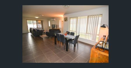 Modern Family Home - Photo 2