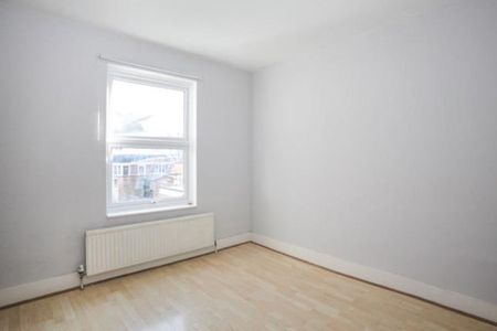 3 bedroom end of terrace house to rent - Photo 3