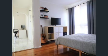 Bright and Spacious 3-Bedroom Home in a Quiet Court - Photo 2