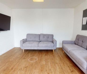 6 bedroom house to rent - Photo 2