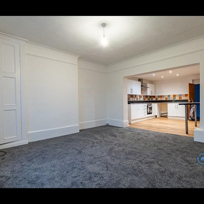 3 bedroom flat to rent - Photo 1