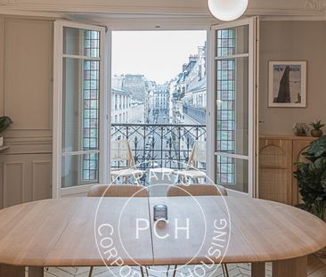 Appartement • Paris 9ème - Photo 2