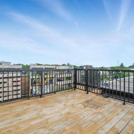 Magnifique 4 1/2 Condo Semi-Meublé avec Terrasse sur le Toit et Vue sur le Mont-Royal – Ahuntsic-Cartierville - Photo 4
