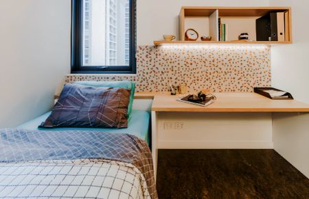 Standard Room in 5-Bed Apartment - Photo 4