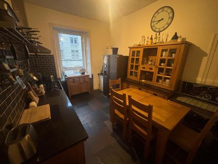 1 bedroom in a flat share to rent - Photo 5