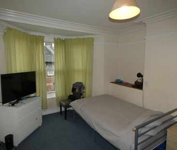 1 bed Studio Apartment - To Let - Photo 2