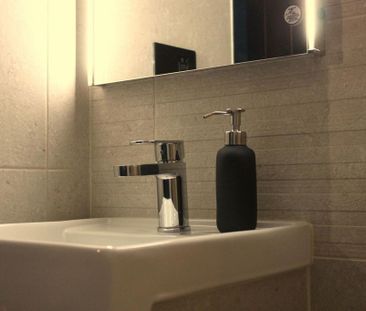 1 bedroom in a flat share to rent - Photo 2