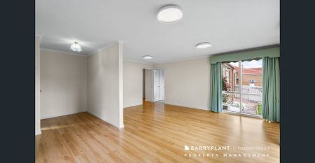 Stylish 3-Bed Retreat Near Station, Shops & Cafés! - Photo 3