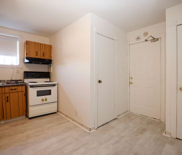 For Lease - 37 Holland Street Unit# 2, Bradford West Gwillimbury, O... - Photo 6