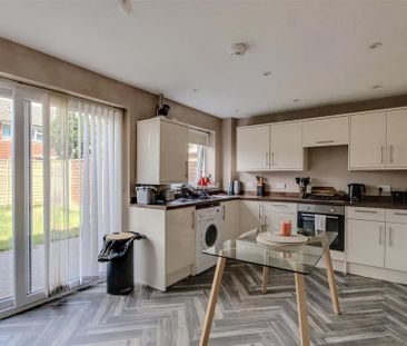 3 bedroom terraced house to rent - Photo 5
