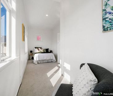 Four-Bedroom Character Home with Spectacular Views - Photo 3