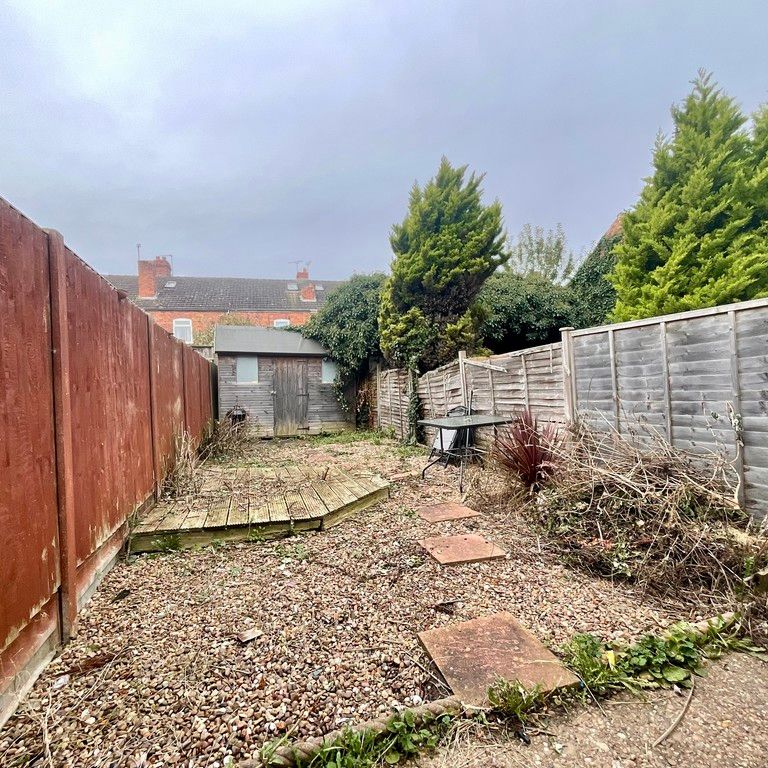 2 bedroom Mid Terraced House to let - Photo 1