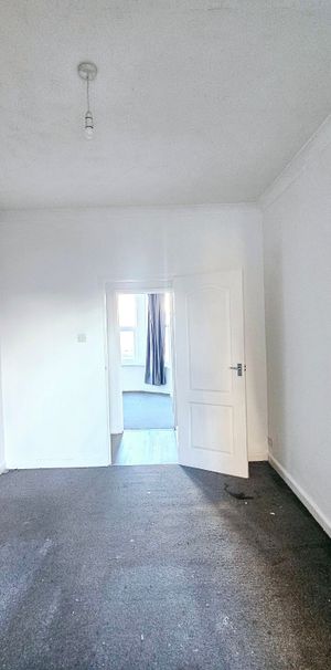 Bitterne Road West, Southampton - Photo 1