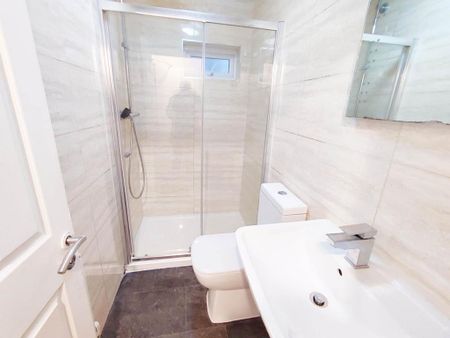 4 bedroom terraced house to rent - Photo 2