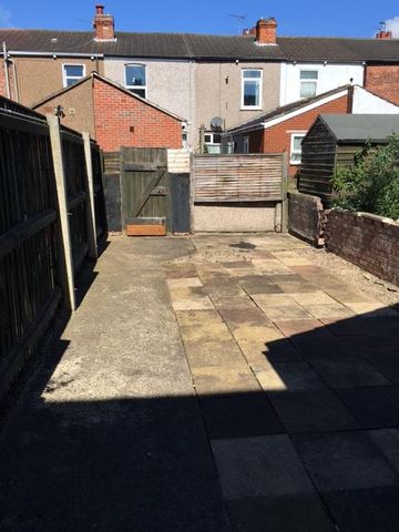 2 bedroom terraced house to rent - Photo 4