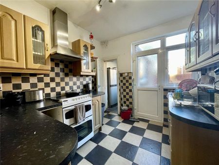 5 bedroom detached house to rent - Photo 2