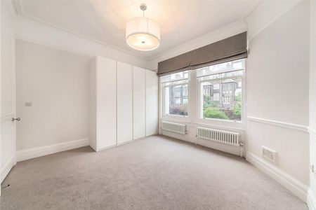 3 bedroom flat in Bloomsbury - Photo 4