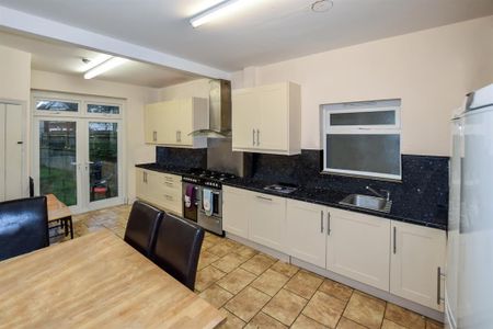 1 bedroom in a house share to rent - Photo 4